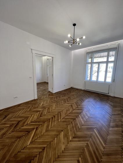 Apartament cu 3 camere semidecomandat în Neptun