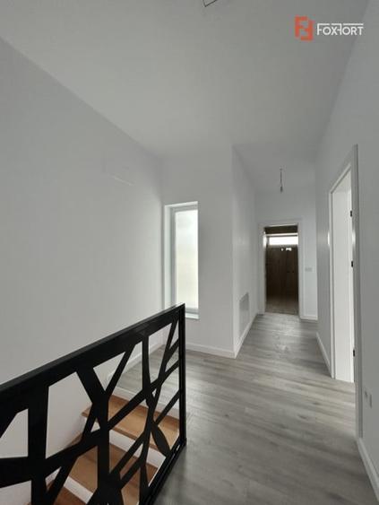Duplex cu 5 camere cu Canalizare în Ghiroda