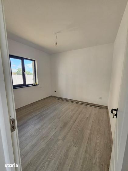 Casă cu 3 camere cu Teren 322 Mp în Ișalnița