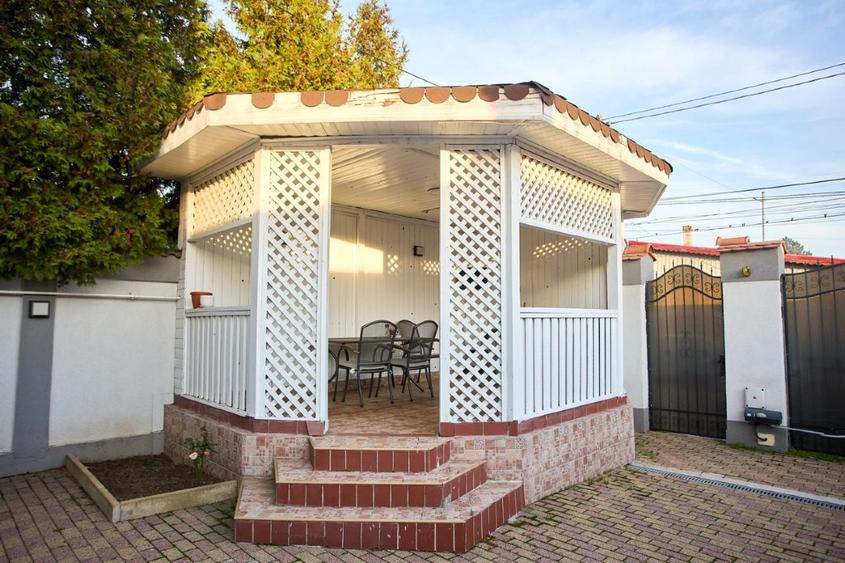 Casă individuală cu 5 camere cu Teren 200 Mp în Industriilor