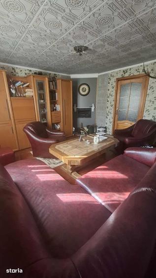 Casă cu 6 camere cu Teren 300 Mp în Stulpicani