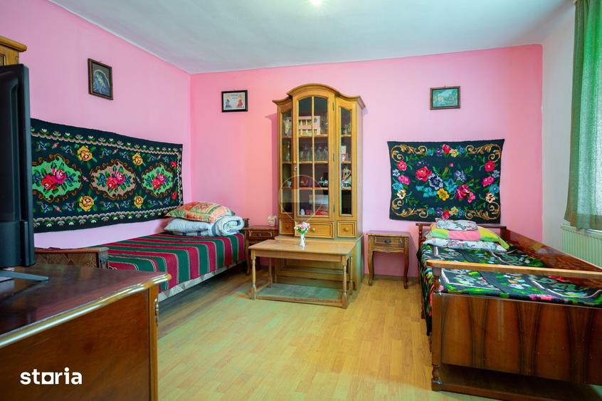 Casă cu 2 camere cu Teren 931 Mp în Șinca