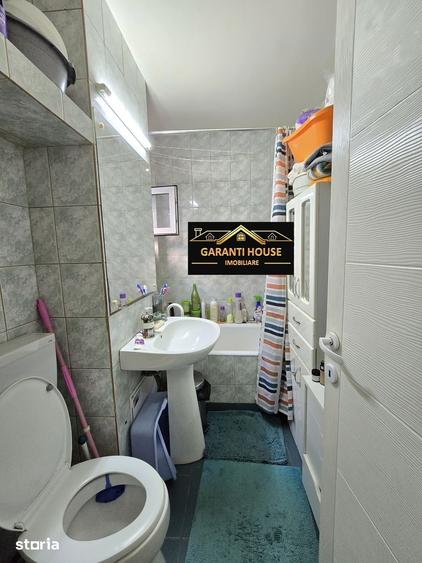 Apartament cu 3 camere semidecomandat în Central — fotografia 1