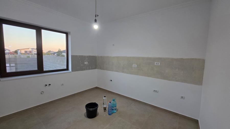 Casă individuală cu 3 camere cu Canalizare în Sânandrei