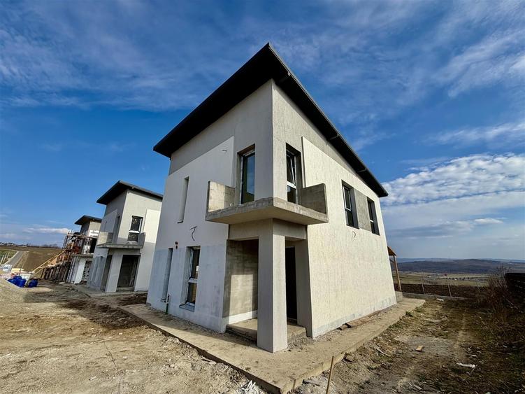 Casă cu 4 camere decomandat cu Teren 450 Mp în Miroslava