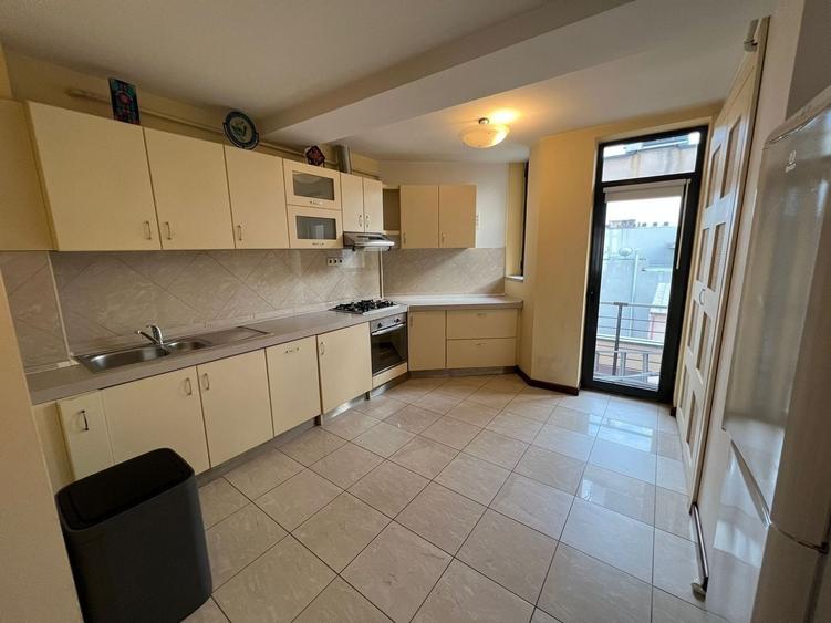 Apartament cu 3 camere în Floreasca