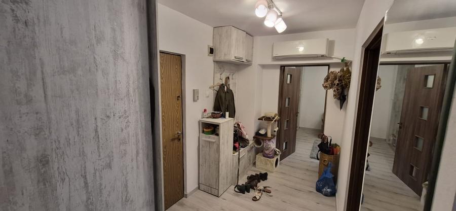 Apartament 2 camere , decomandat, et. 3, strada  Andrei Muresanu - 10