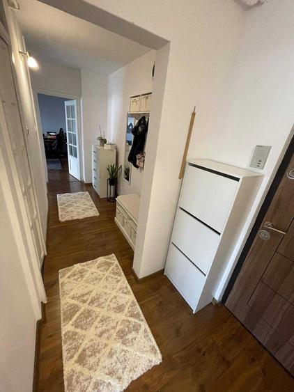 Apartament cu 3 camere semidecomandat în Central