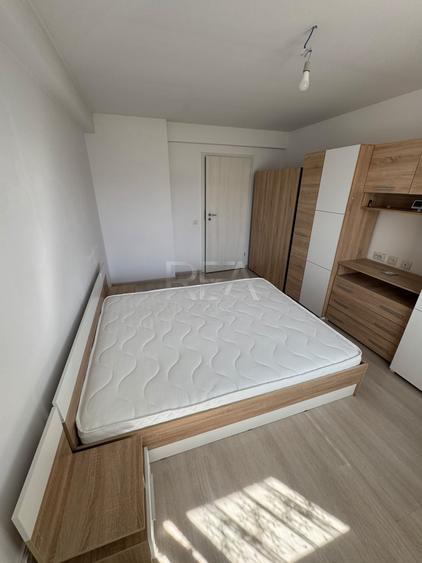 Apartament cu 3 camere decomandat, mobilat în Apărătorii Patriei