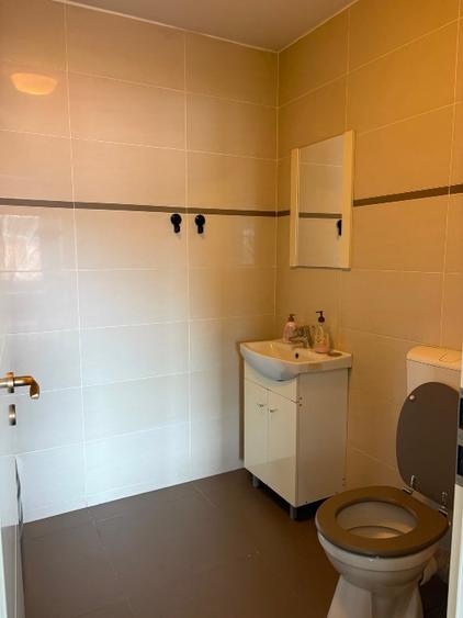Apartament cu 3 camere decomandat, mobilat în Florești