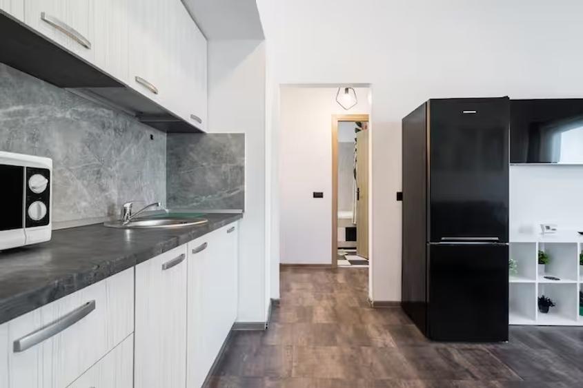 Apartament cu 2 camere semidecomandat, mobilat în P-ța Unirii