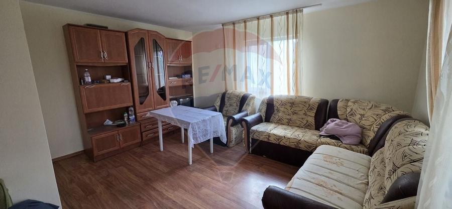Casă individuală cu 5 camere cu Canalizare în Obor
