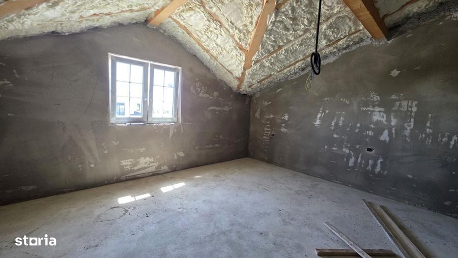 Casă cu 4 camere în Sânandrei