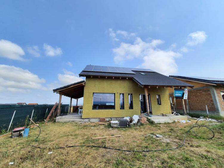 Casă individuală cu 4 camere cu Teren 500 Mp în Bod