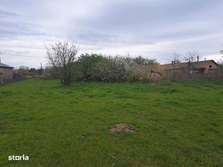 Teren de 3615 mp, în Jurilovca