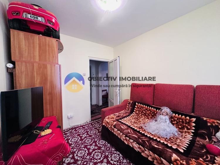 Apartament cu 3 camere semidecomandat în Dărmănești