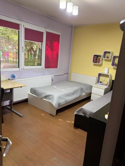 Apartament cu 3 camere semidecomandat, mobilat în Alexandru Obregia