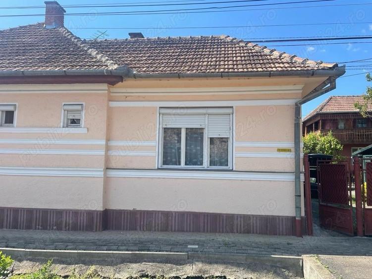Casă cu 3 camere cu Teren 277 Mp în Sărmașu