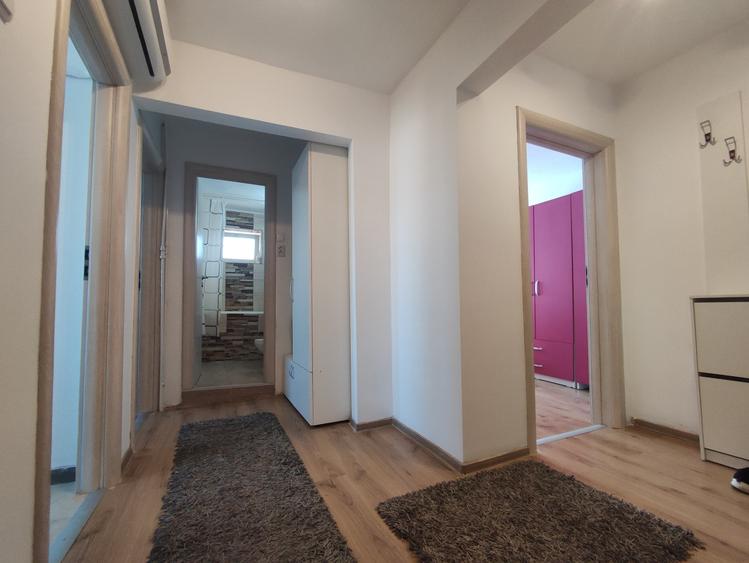Apartament cu 3 camere decomandat în Boema