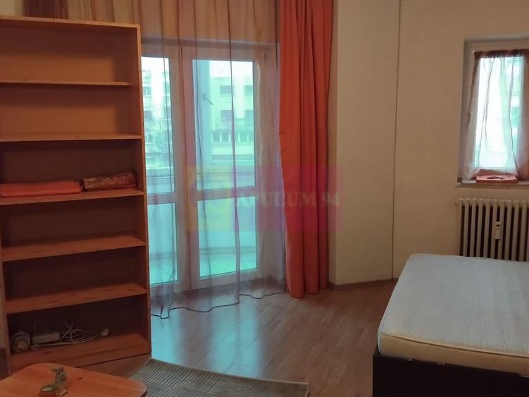 Garsonieră decomandată, mobilată în P-ța Alba Iulia