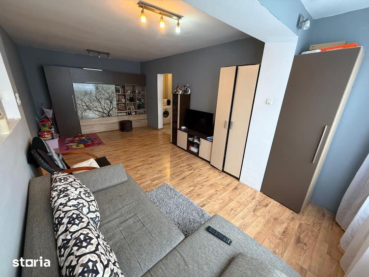 Apartament cu 3 camere în Săsar