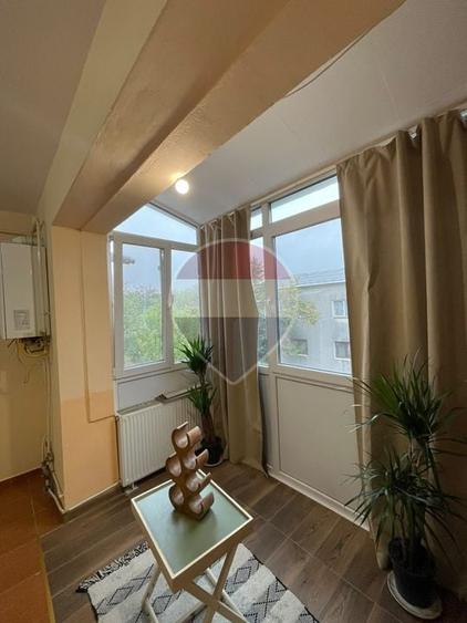 Apartament cu 2 camere semidecomandat, mobilat în Tătărași
