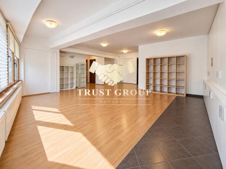 Apartament cu 3 camere semidecomandat în Cișmigiu