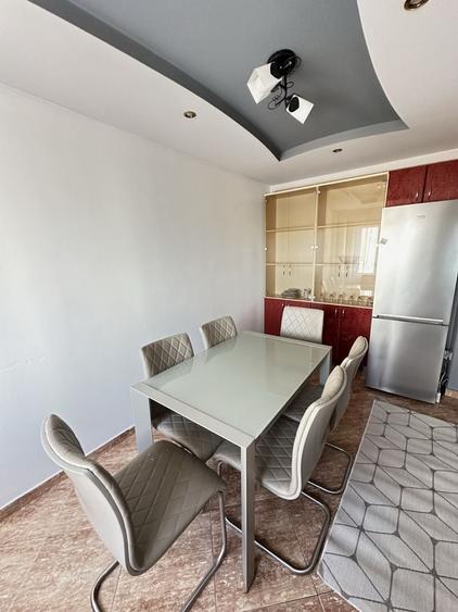 Apartament cu 3 camere decomandat în Central