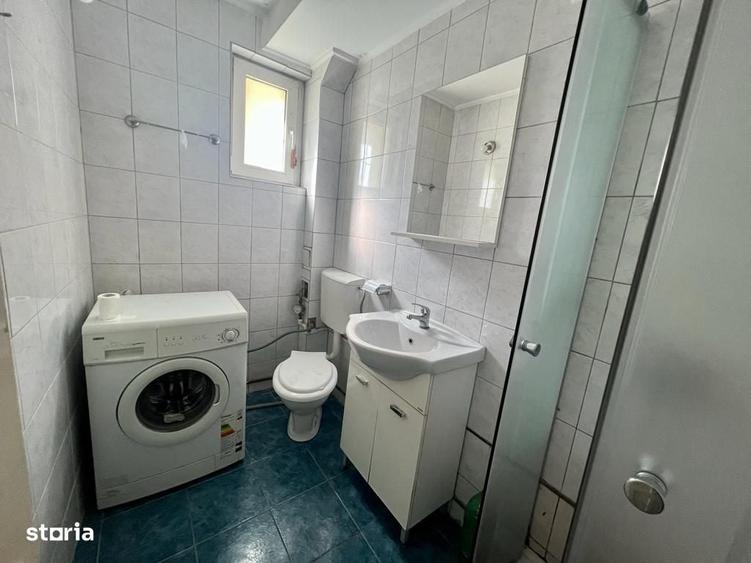 Apartament cu 3 camere decomandat în Cornișa