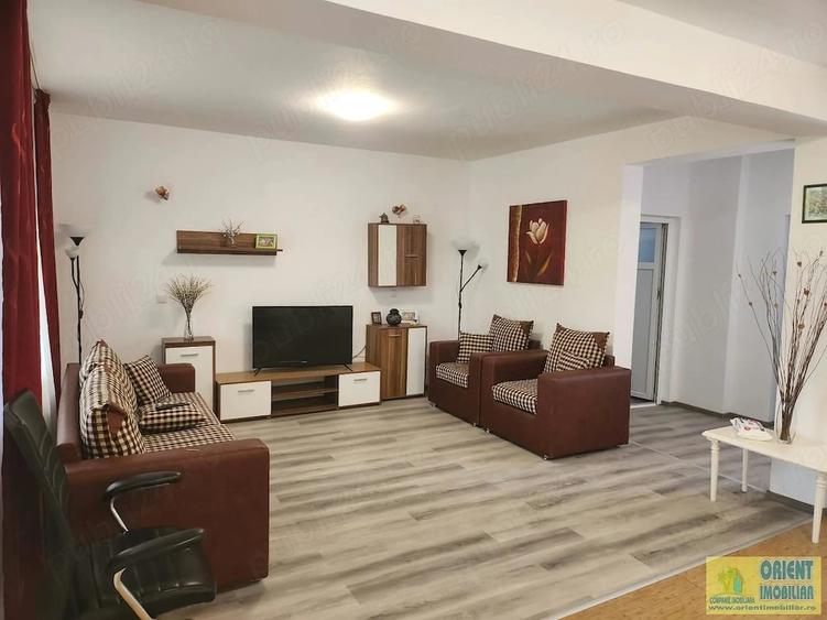 Casă cu 7 camere cu Teren 300 Mp în Nord