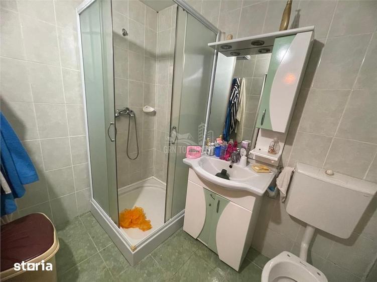 Casă cu 6 camere cu Teren 1413 Mp în Central