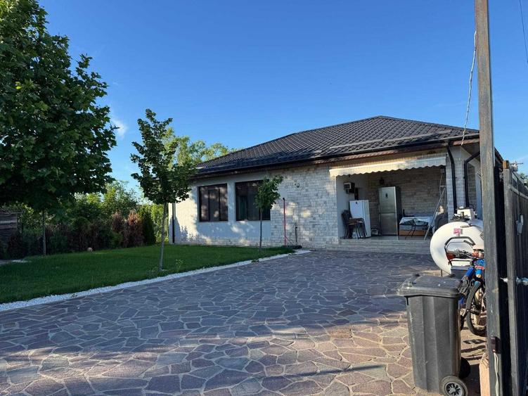 Casă cu 4 camere cu Teren 420 Mp în Poroschia