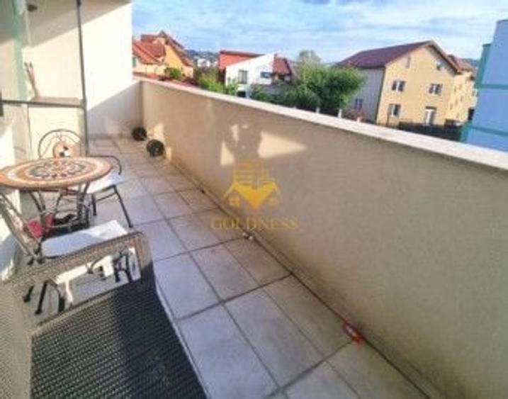 Apartament cu 2 camere semidecomandat, mobilat în Borhanci