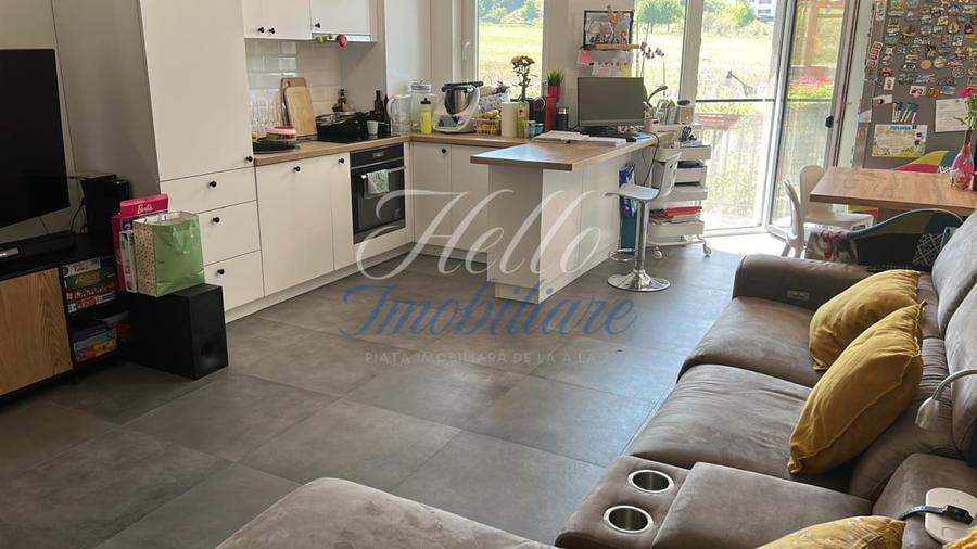 Apartament cu 3 camere semidecomandat în Florești