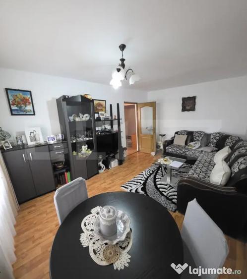 Apartament cu 4 camere decomandat în Calea Moldovei