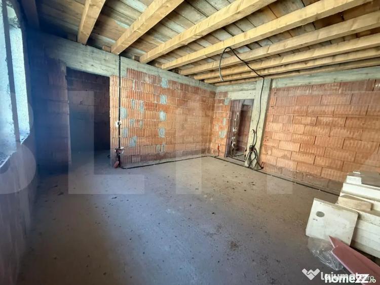 Casă cu 4 camere cu Teren 1057 Mp în Central