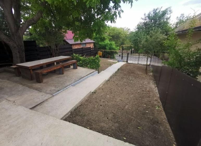 Casă cu 3 camere în Sărărie