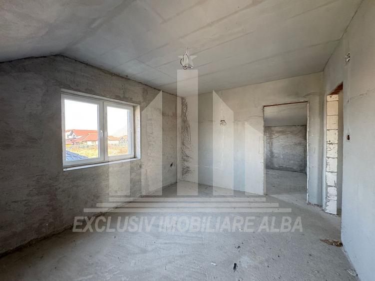 Casă individuală cu 4 camere cu Canalizare în Partoș