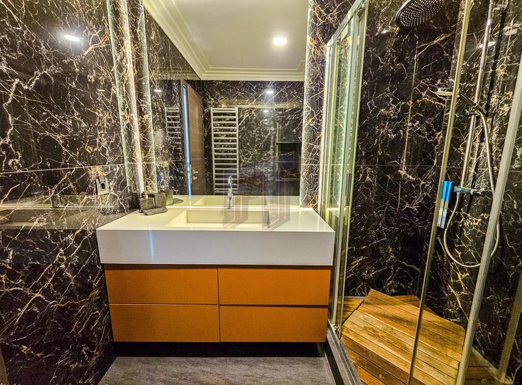 Apartament cu 4 camere decomandat, mobilat în Tei