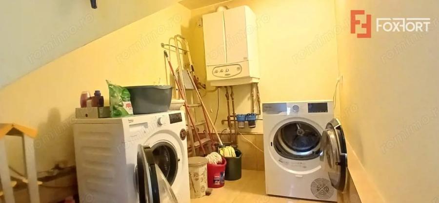 Casă cu 5 camere cu Teren 526 Mp în Ronaț