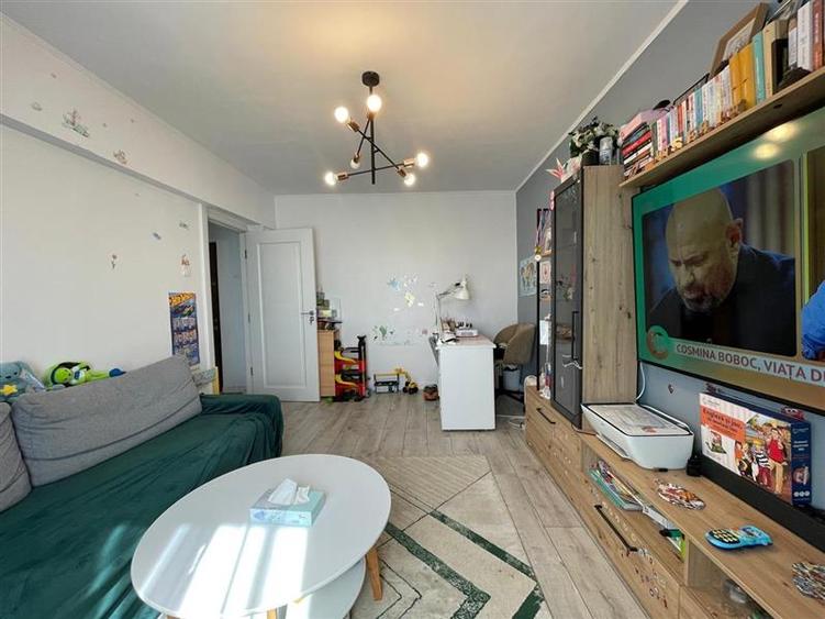 Apartament cu 2 camere decomandat, mobilat în Central