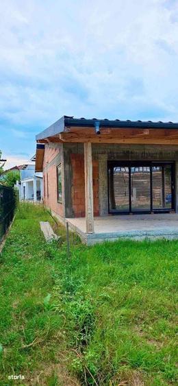Casă cu 4 camere în Racovița