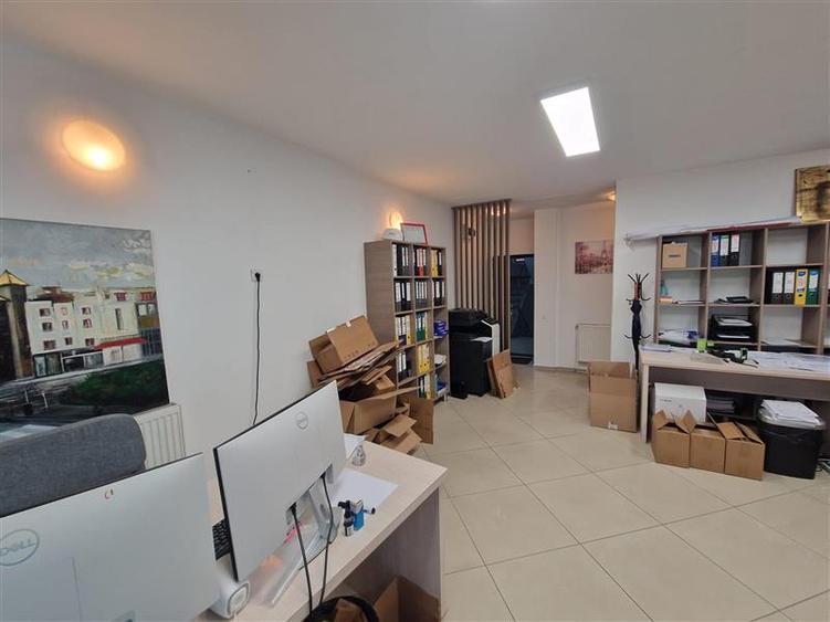 Apartament cu 3 camere semidecomandat în Herăstrău