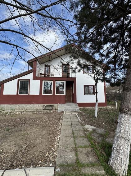 Casă cu 4 camere cu Teren 4044 Mp în Drăgoești