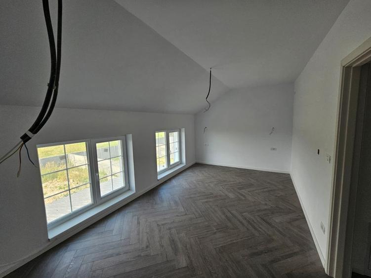 Duplex cu 3 camere cu Teren 300 Mp în Urseni