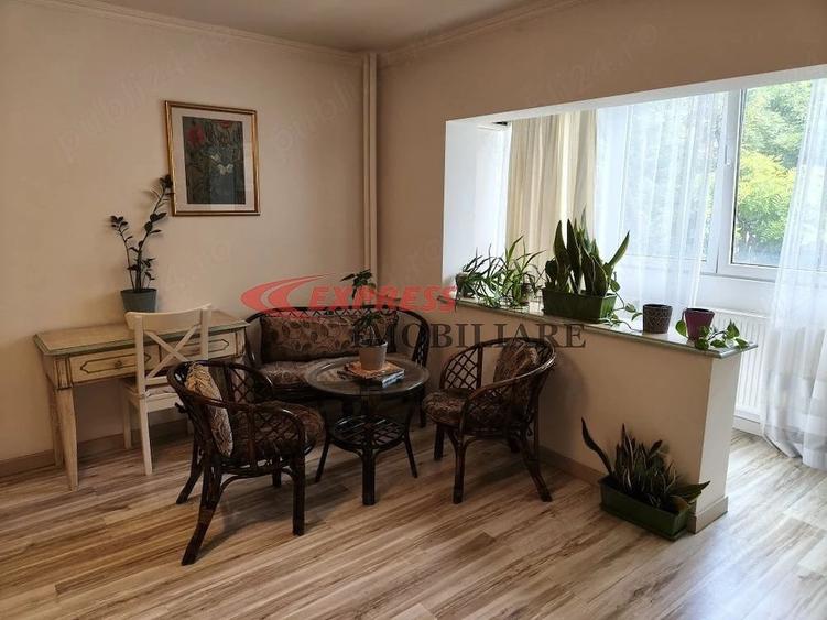 Garsonieră decomandată în Decebal