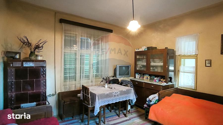 Casă cu 4 camere cu Teren 1084 Mp în Vale