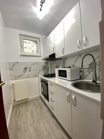 Apartament cu 4 camere semidecomandat, mobilat în Drumul Taberei