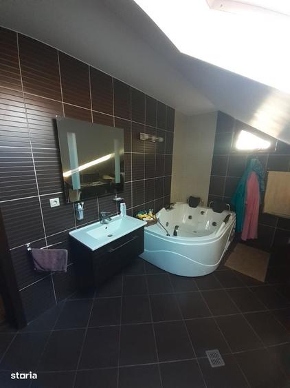 Casă cu 4 camere cu Teren 19200 Mp în Creaca
