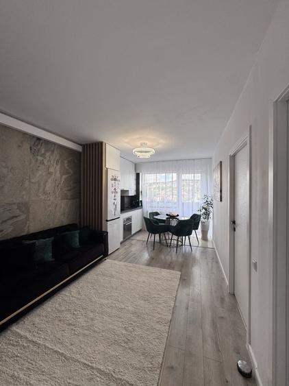 Apartament cu 3 camere semidecomandat în Central